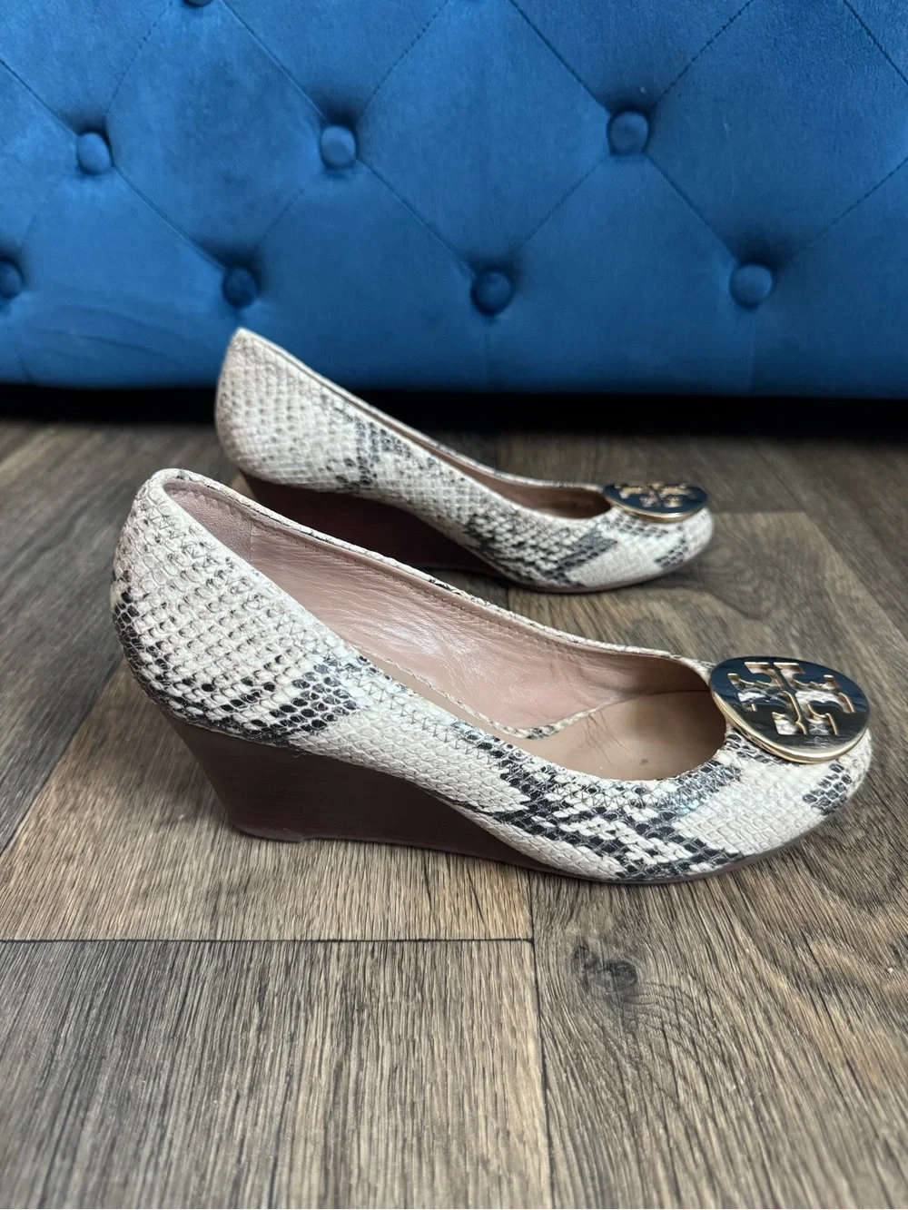 Tory Burch Sally Snakeskin Print Leather Logo Wedge Pumps Slip-On Round Toe 6M